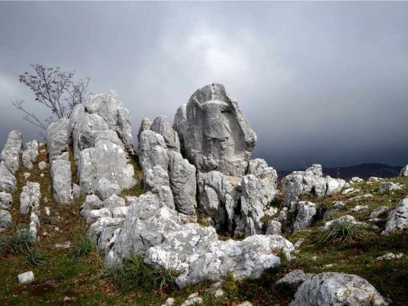 Sant’Angelo a Fasanella e il guerriero scolpito nella roccia