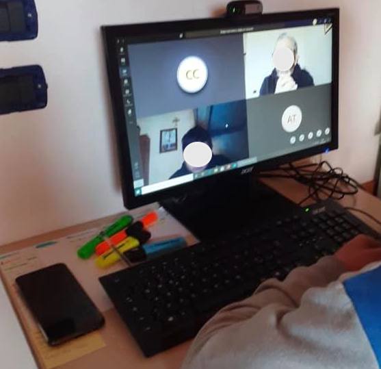 Lezioni a distanza, nella scuola di Laurito c’è la classe virtuale