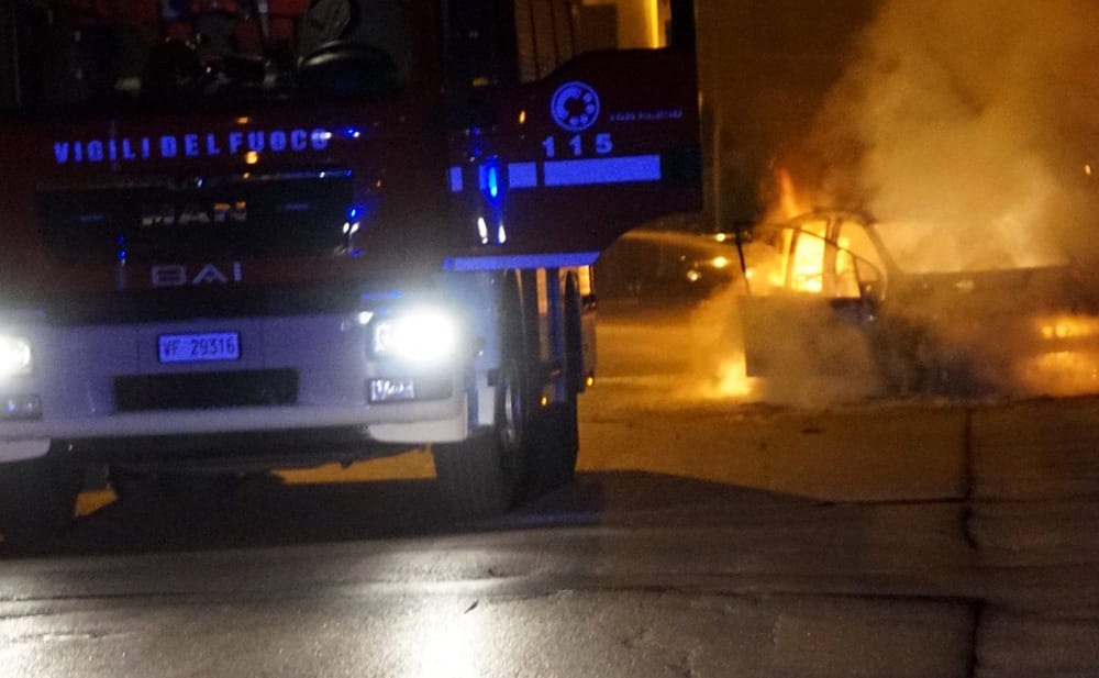 Cilento, intimidazione al consigliere comunale: auto in fiamme