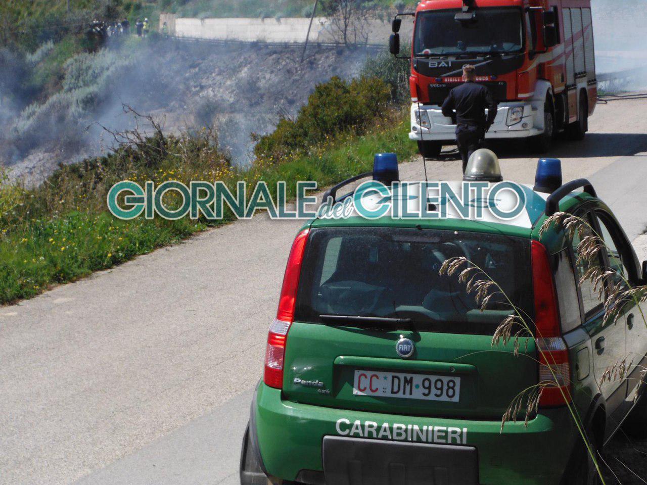 Cilento, perde il controllo delle fiamme e provoca  incendio: denunciato 68enne