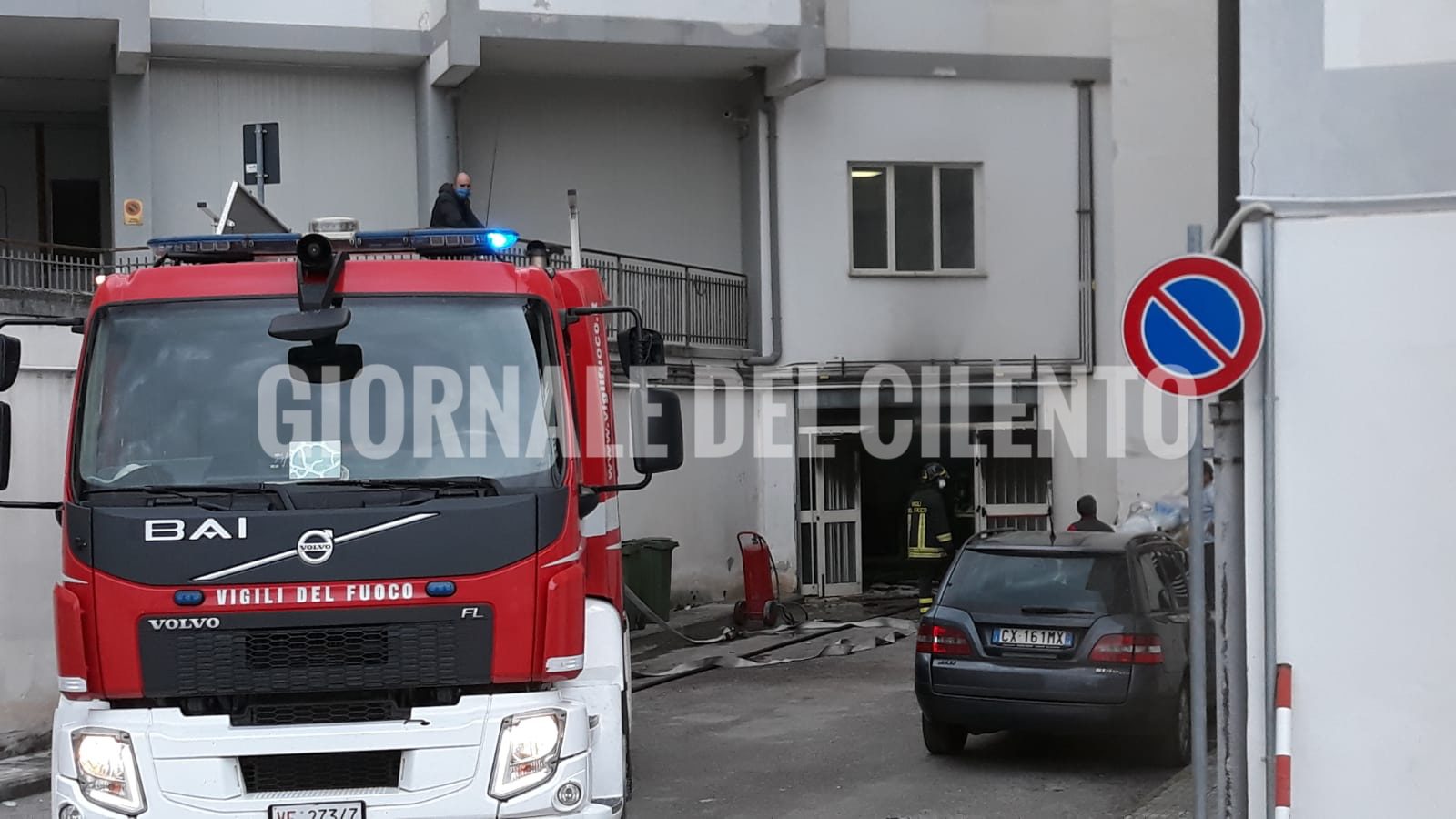 Incendio all’ospedale di Polla: reparti invasi dal fumo