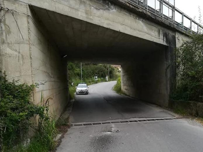 Cadono calcinacci dal cavalcavia ad Agropoli