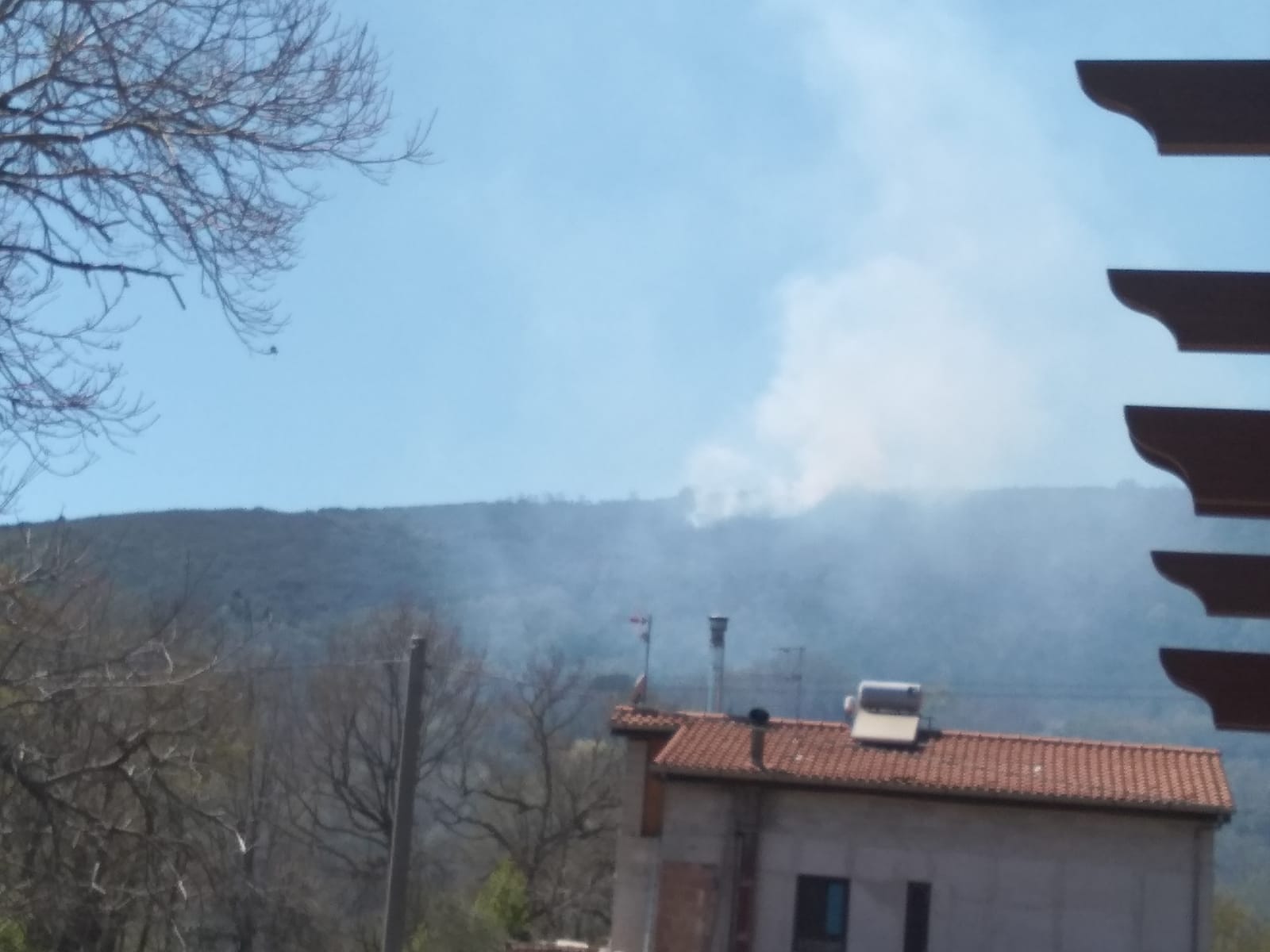 Incendio a Camerota, in fumo ettari di macchia mediterranea