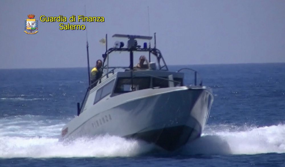 «Sto allenando il cavallo», multato col calesse sulla spiaggia