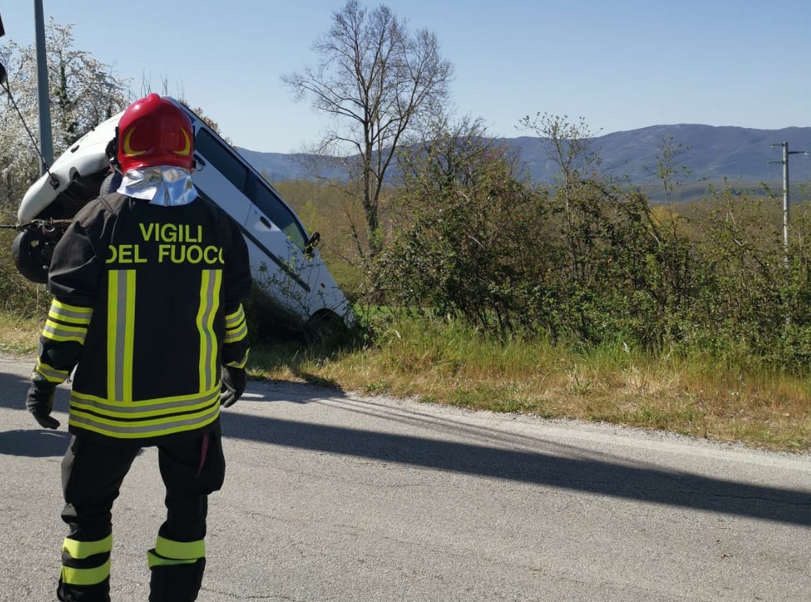 Perde il controllo dell’auto e si ribalta, paura a Montesano sulla Marcellana