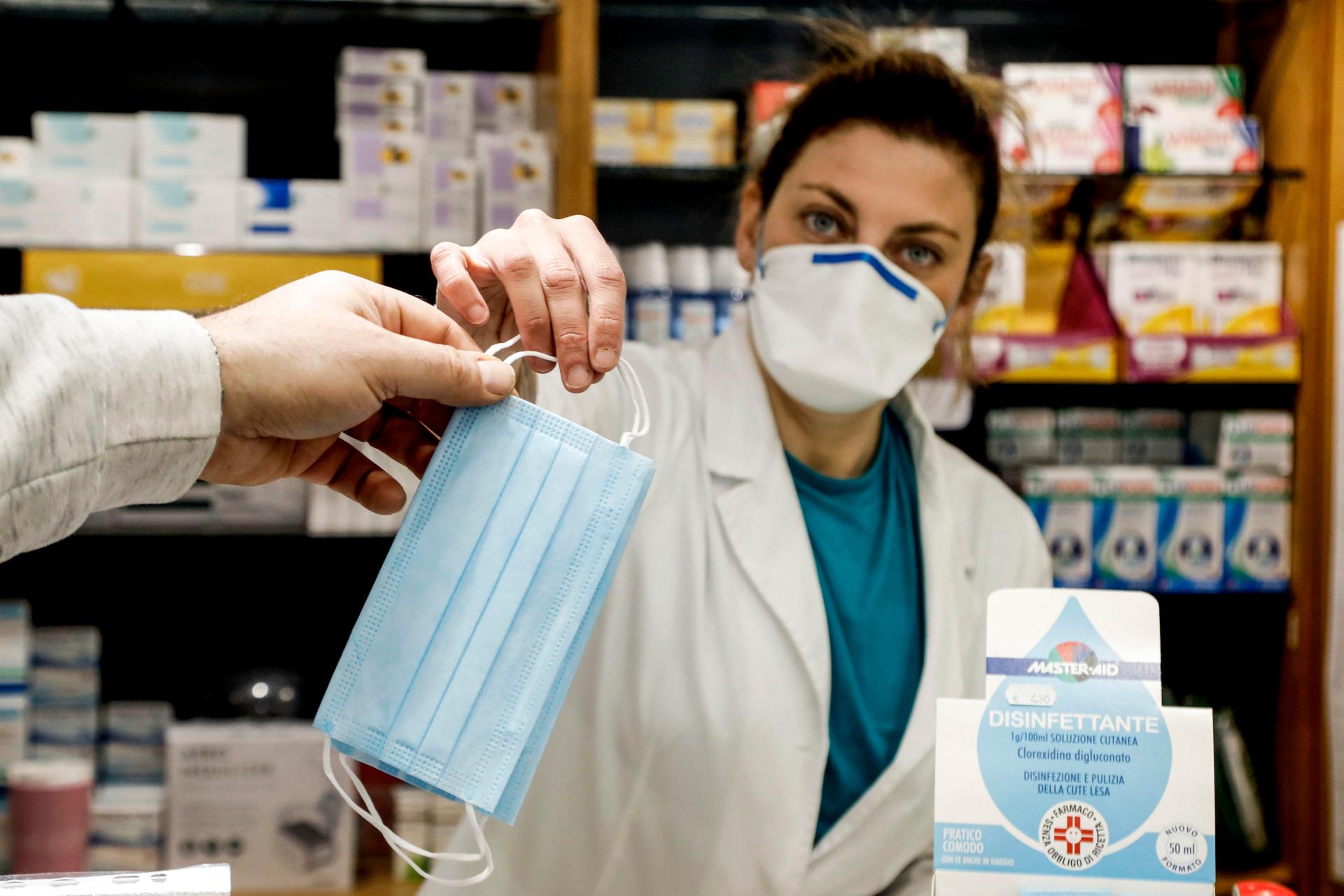 Coronavirus, Ficco: vietare mascherine ffp2 e ffp3 a cittadini Campania