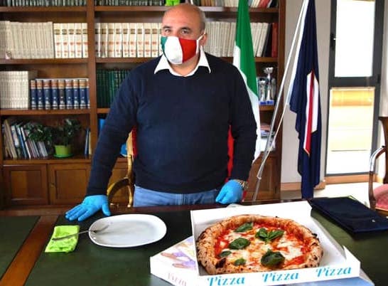 Cilento, l’ordinanza del sindaco Fortunato “sfida” De Luca: sì a pizza a domicilio