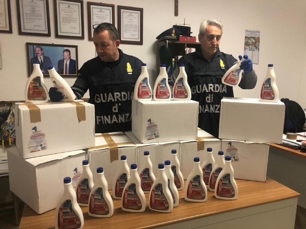 Vallo della Lucania, detergente spacciato per disinfettante: scatta il sequestro