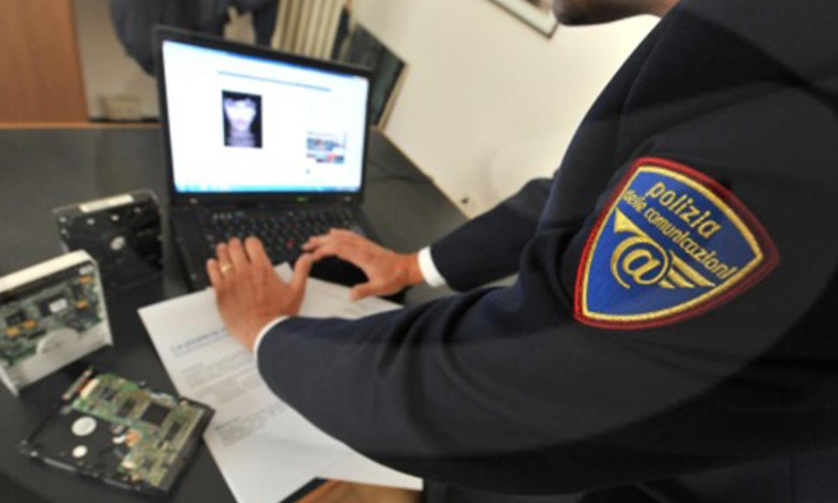 Offende e invita ad aggredire la polizia su Facebook: 39enne nei guai