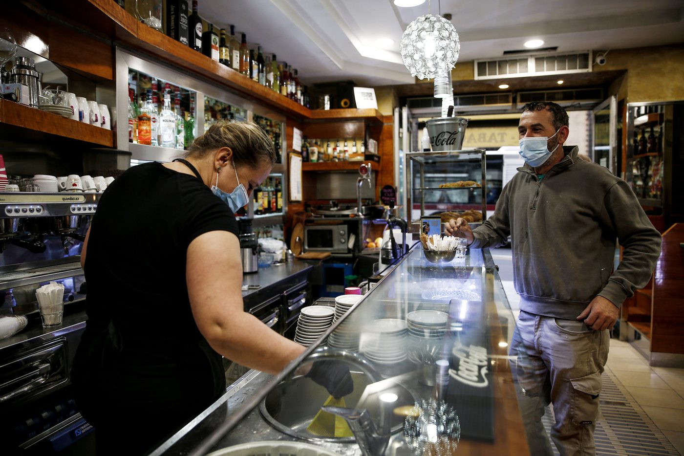 Campania, nuova ordinanza conferma la chiusura dei bar alle 23
