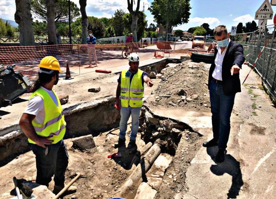 Paestum, riemerge il pavimento di Porta Aurea