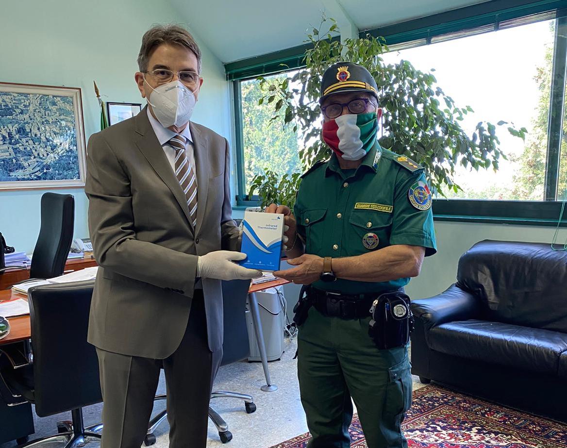 Anpana dona termometro ad infrarossi al tribunale di Vallo della Lucania