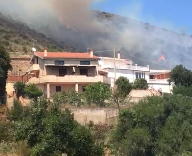 Doppio incendio a Castellabate, fiamme anche ad Ogliastro Marina