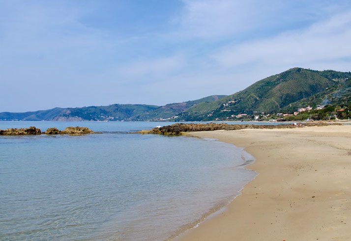 Spiagge, la proposta ai sindaci del Cilento costiero: «Vanno lasciate tutte libere»