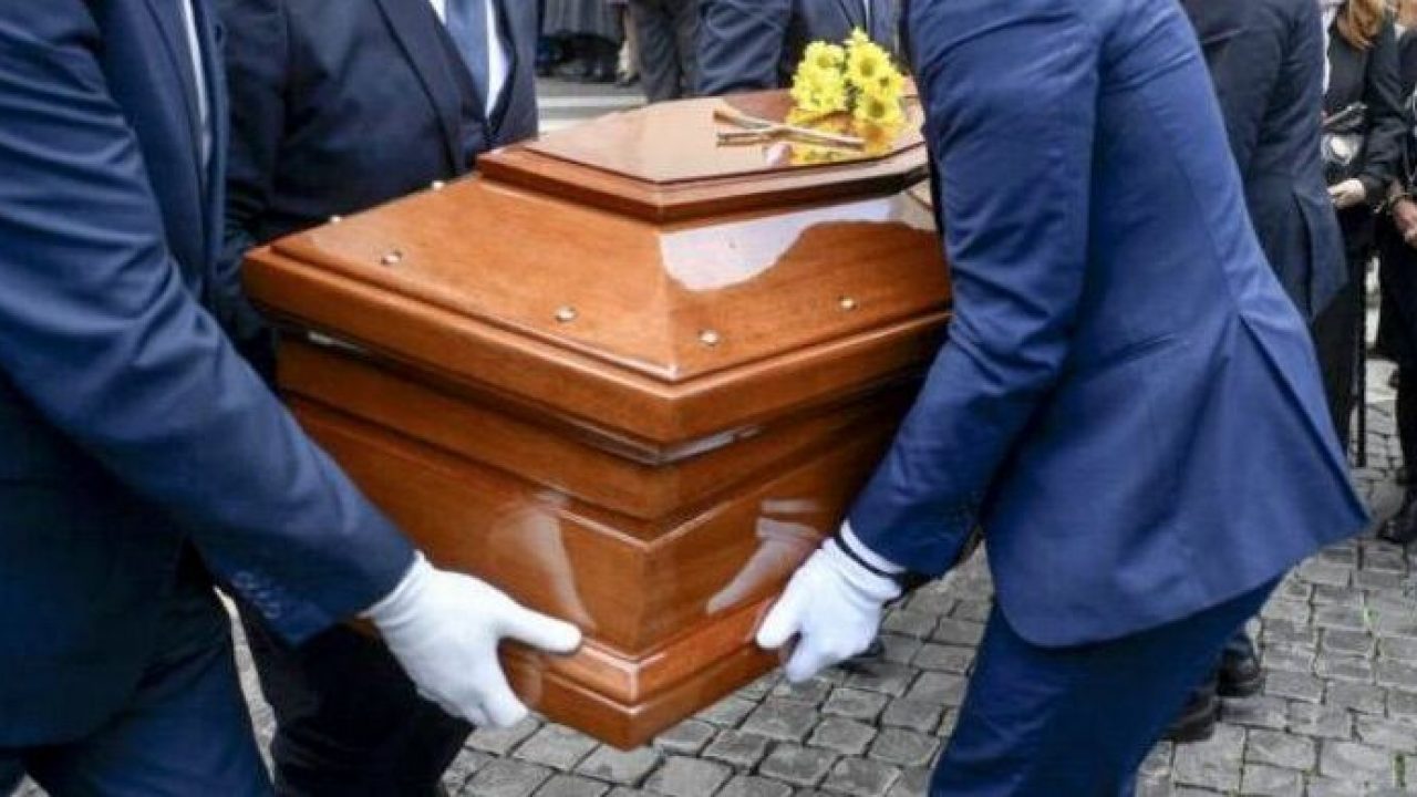 Bloccato il funerale, salma sequestrata: è giallo sulla morte