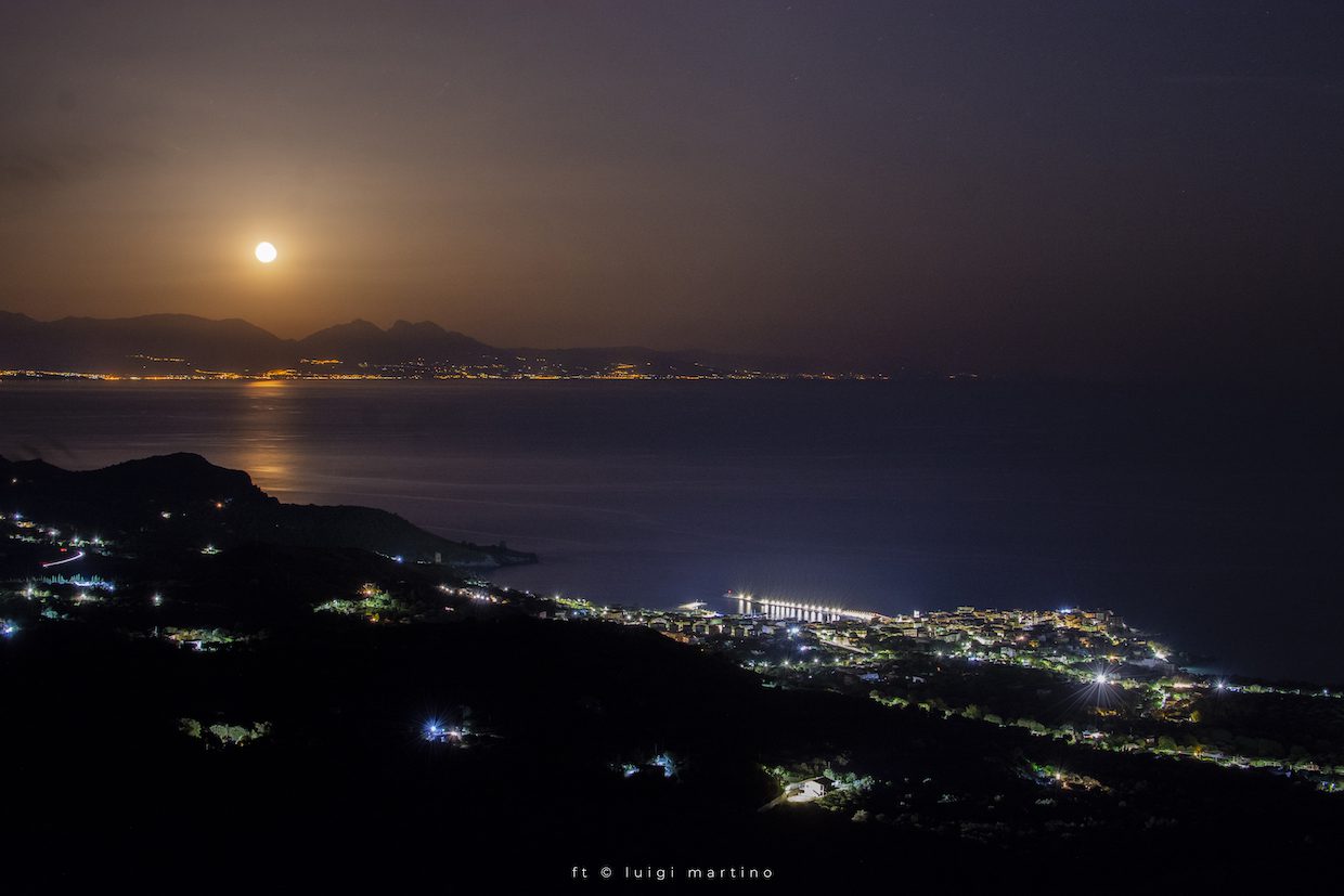 Sembra un Golfo, Cilento e Calabria mai così vicini. La foto che incanta