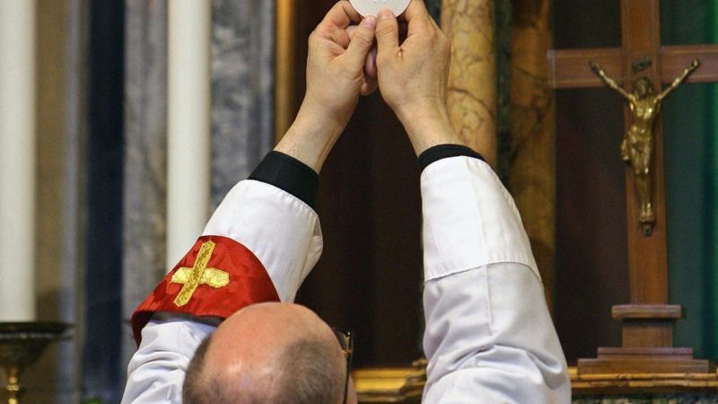 Celebrazioni con il popolo, dal 18 maggio si torna in chiesa