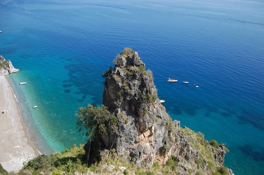 Scario, la “Resima” che emozione: la spiaggia riaperta dopo 9 anni vista dall’alto