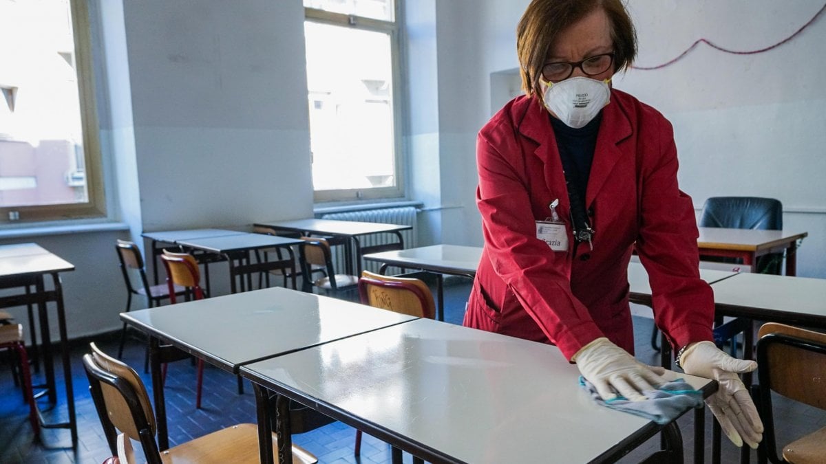 Campania, scuola: screening di massa su docenti e collaboratori impegnati in esami