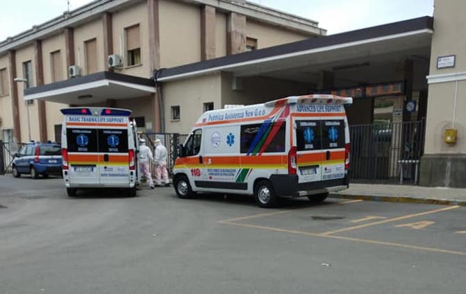 Sapri, malore sul treno: scatta protocollo Covid per una donna