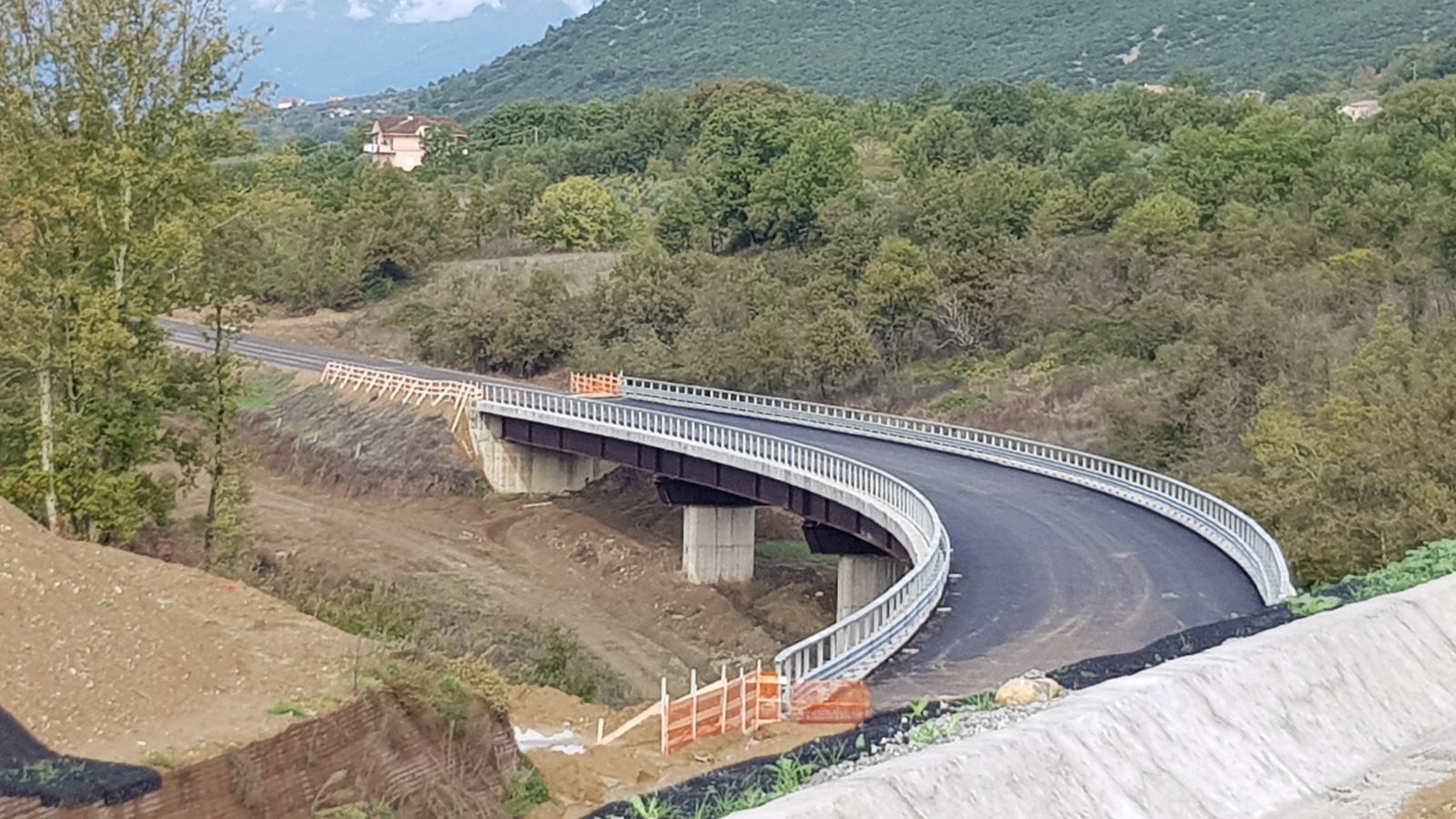 Riprendono i lavori della Fondovalle Calore, Strianese: «Li ultimeremo in pochi mesi»