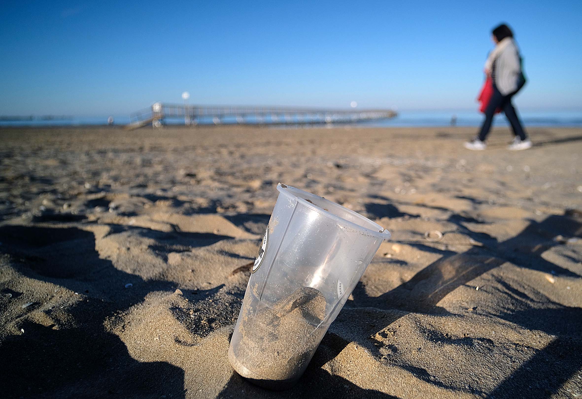 Mediterraneo, per ogni km di litorale 5 kg plastica al giorno