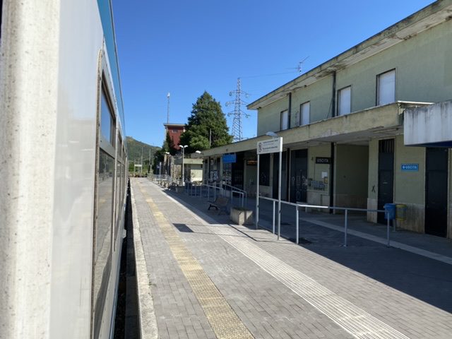 Omignano, 32enne senza mascherina: lite blocca treno