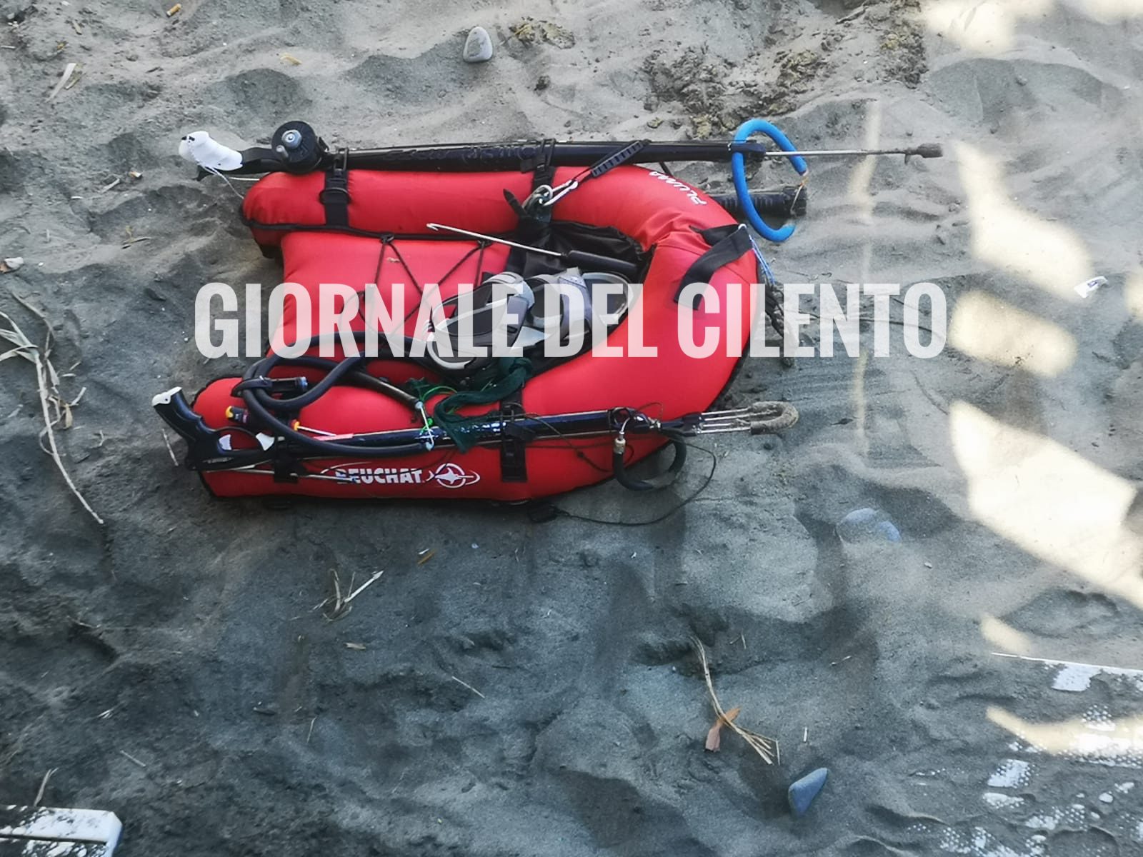 Cilento, attrezzi sub su spiaggia: si pensa al peggio poi il lieto fine