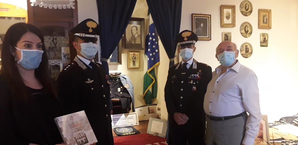 Padula, consegnato al museo Petrosino il libro celebrativo degli 80 anni del Museo dell’Arma dei Carabinieri