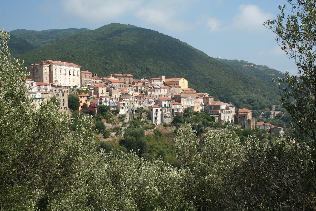 Pisciotta, precipita in dirupo e muore: sindaco indagato