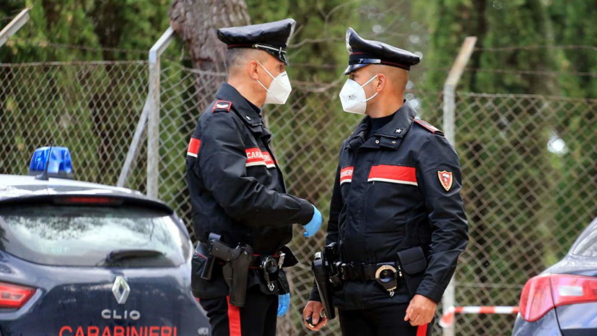 Sanza, spacciatori estorcono denaro a cliente: arrestati