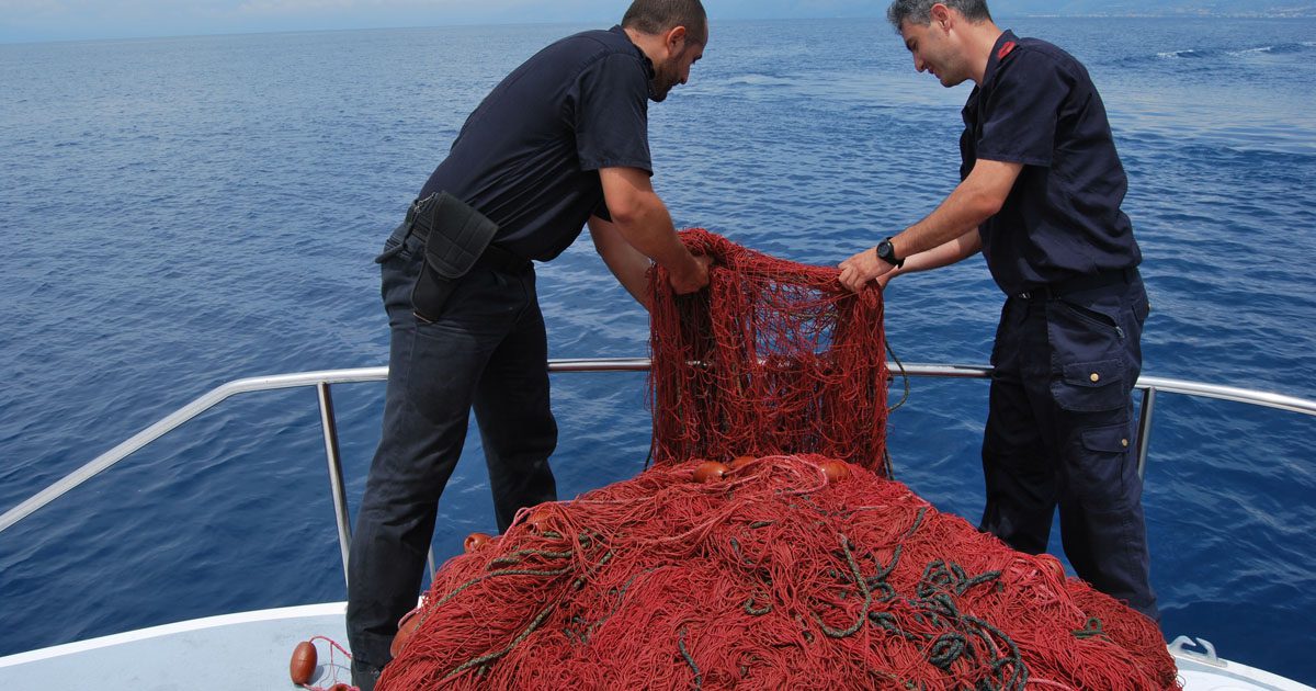 Sequestrata una spadara a largo della costa di Marina di Camerota