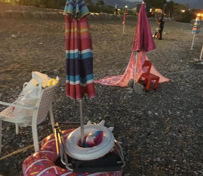 Sedie e ombrelloni selvaggi sulla spiaggia libera: sequestri a Vibonati