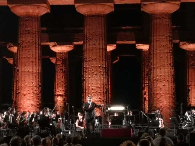 Muti incanta tra i maestosi templi di Paestum