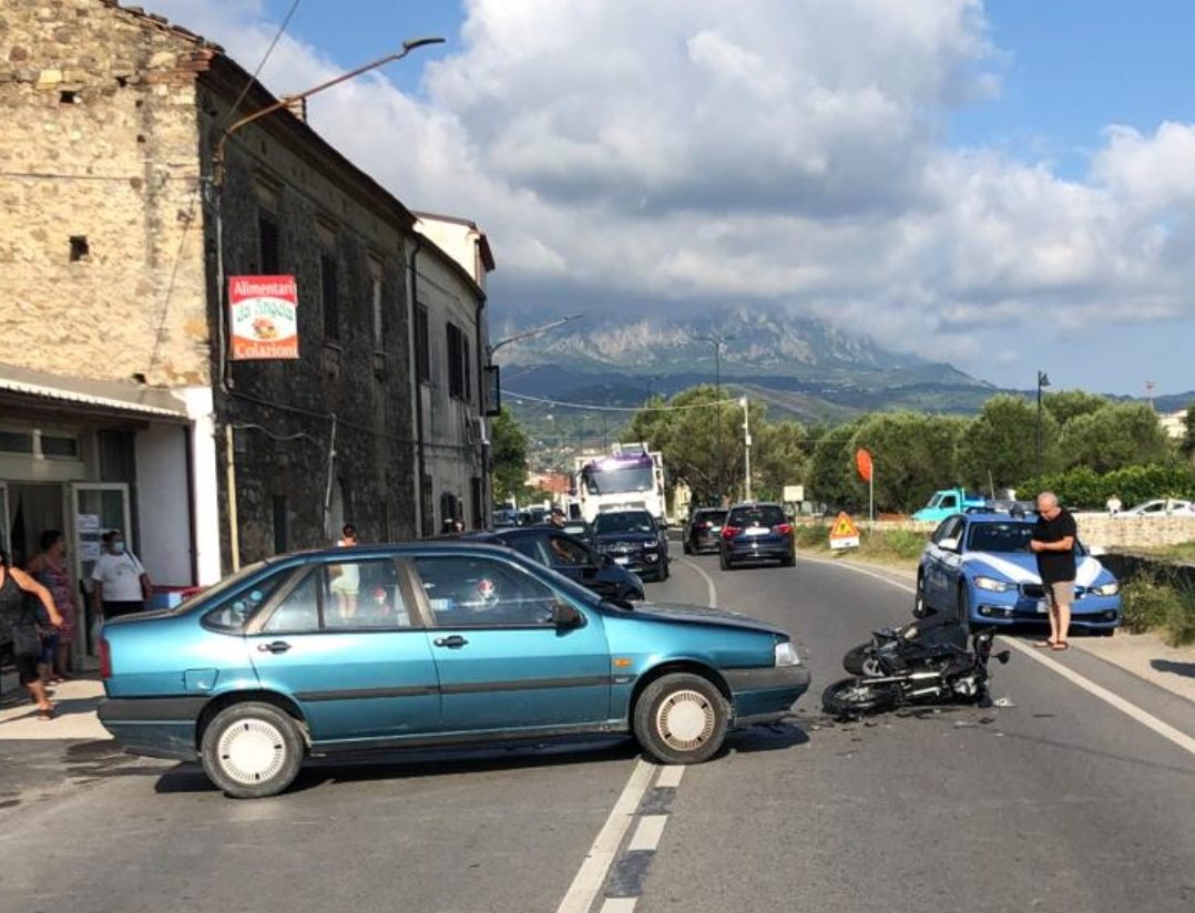 Incidente stradale a Policastro, ferito motociclista