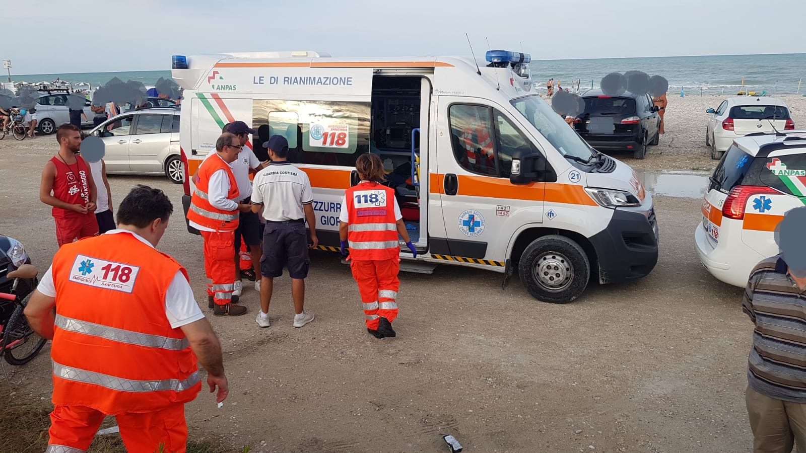 Colpito alla testa da una tavola da surf: ricoverato