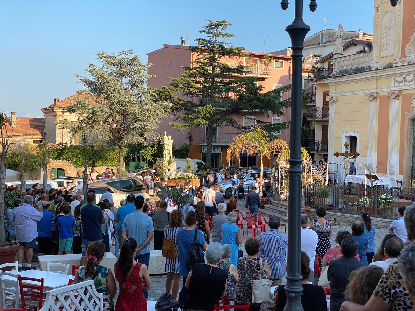 Camerota, addio e lacrime per Federico. Don Gianni: ora riempi questo silenzio