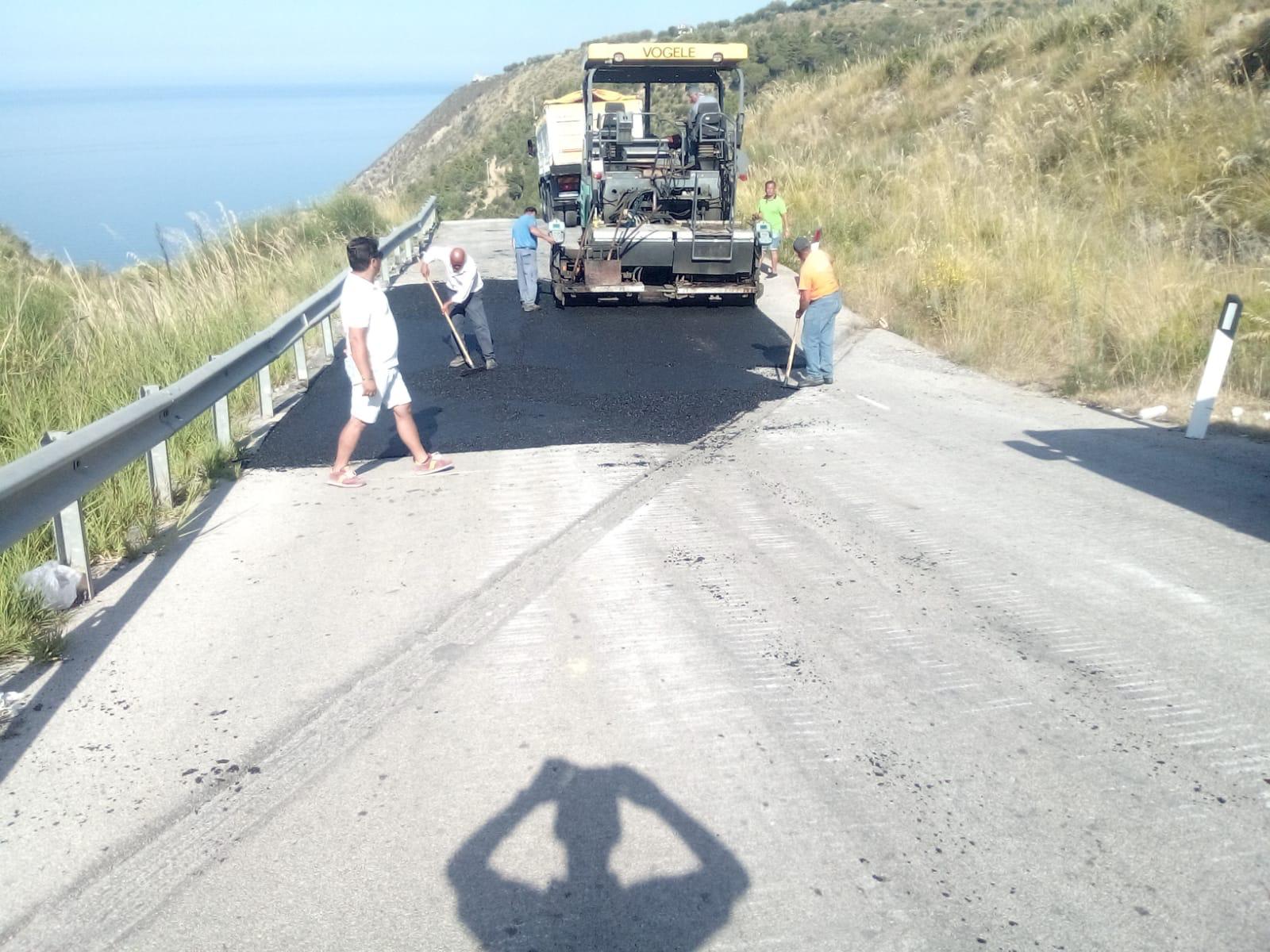 Pisciotta, lavori in corso sulla frana di Rizzico: strada ancora ufficialmente chiusa