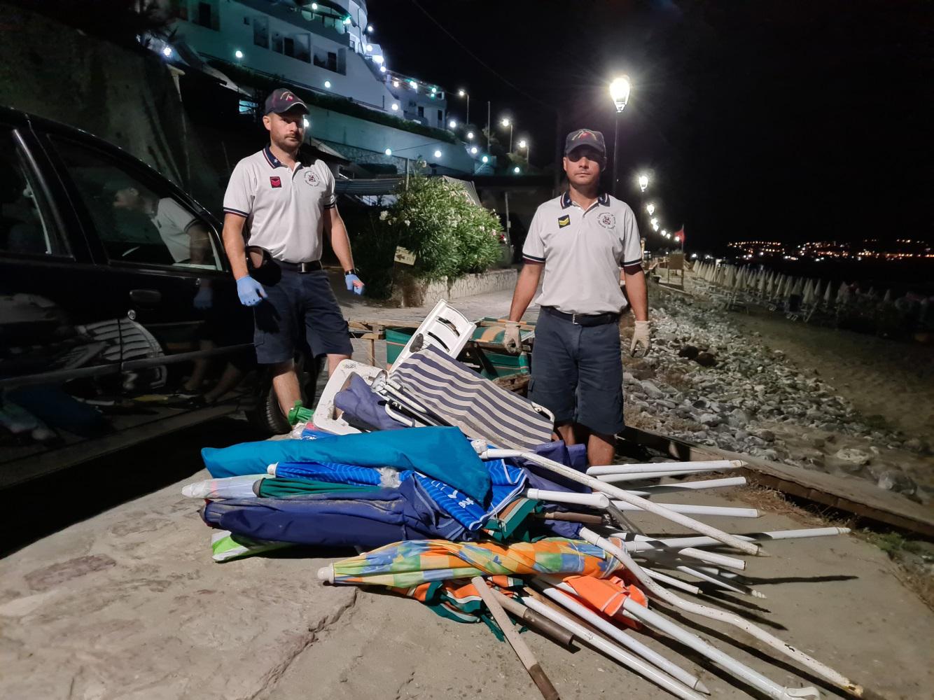 Blitz tra Pisciotta e Camerota, 10 km di spiagge liberate da attrezzature abusive