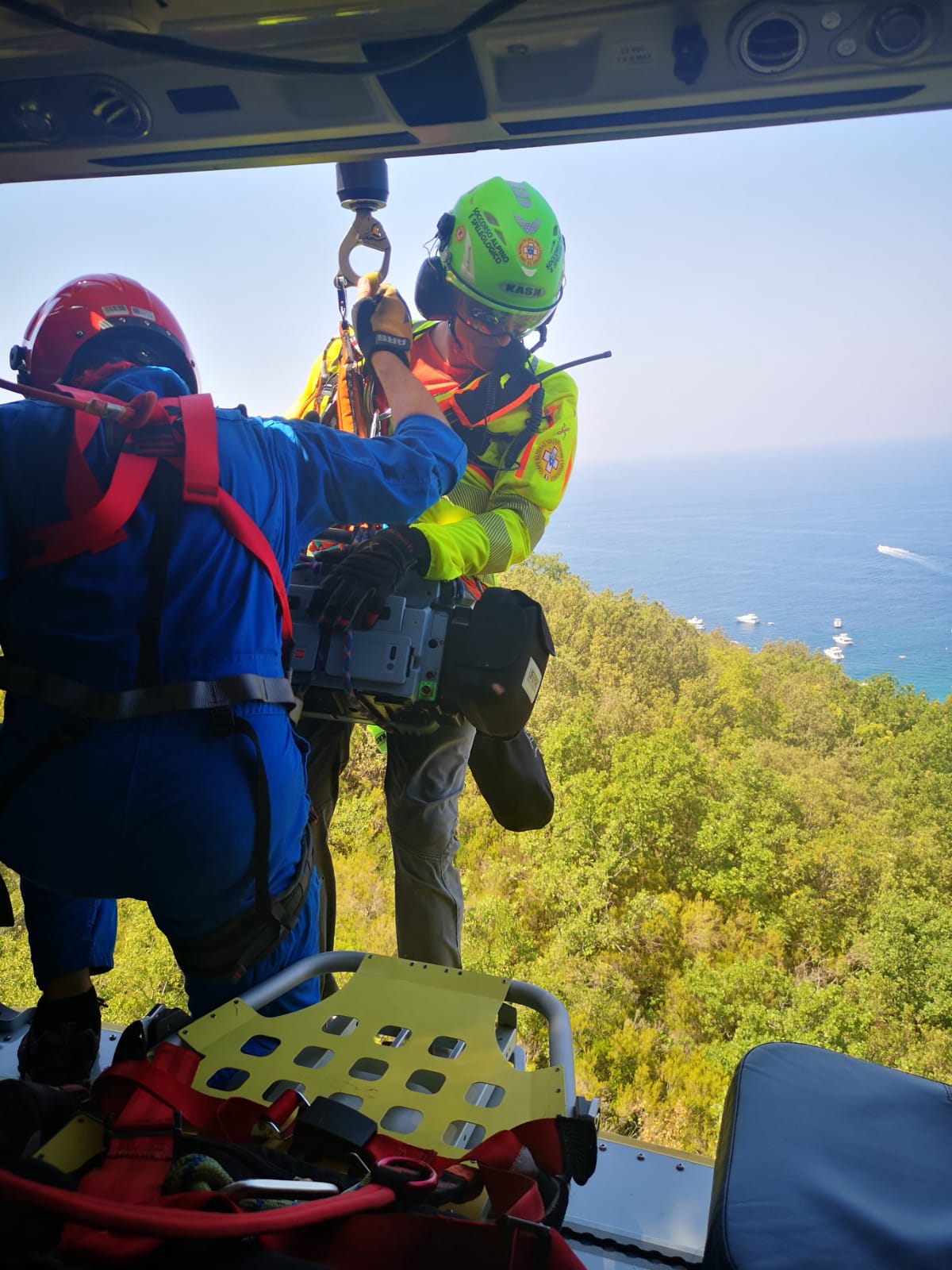 Agropoli, infarto mentre fa trekking: salvato in elicottero