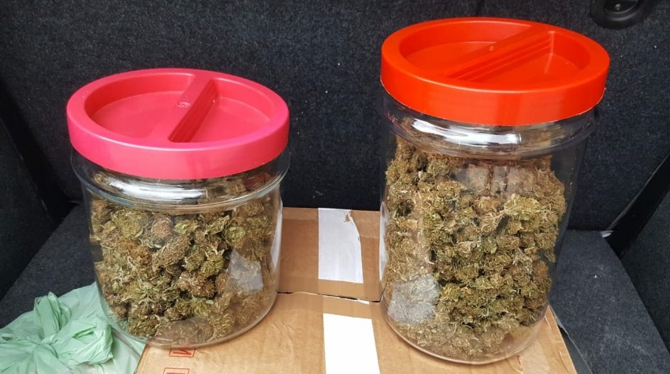 Teggiano, marijuana nei barattoli: due arresti