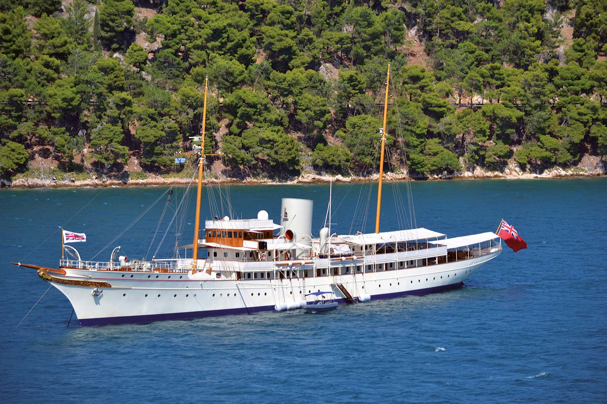 Nel Cilento c’è gigante Nahlin, tra ultimi grandi yacht a vapore nel mondo