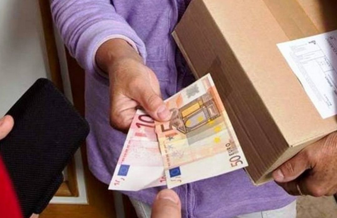 Truffa del pacco a Castellabate, anziana consegna 5mila euro a finto corriere