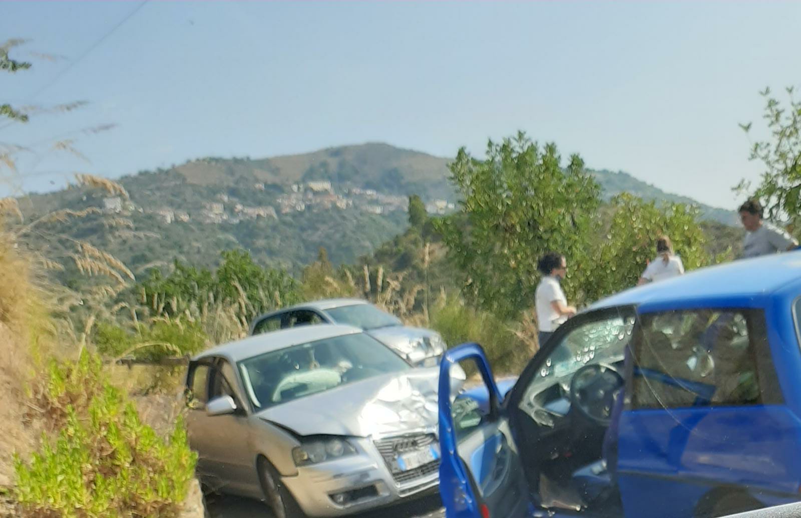 Pollica, incidente stradale: ferite madre e figlia