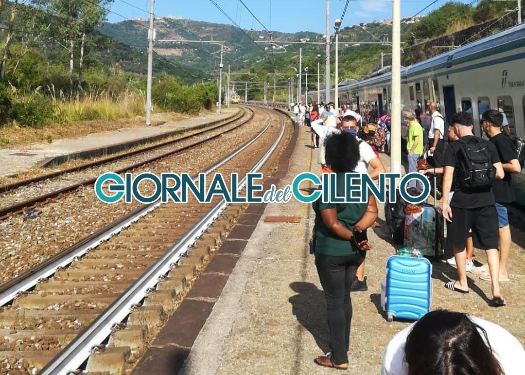 Cilento, fiammata sul treno: convoglio fermo e disagi