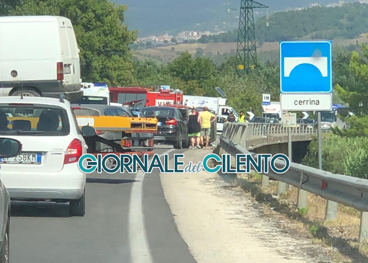 Schianto sulla Cilentana, auto capovolte. Strada chiusa