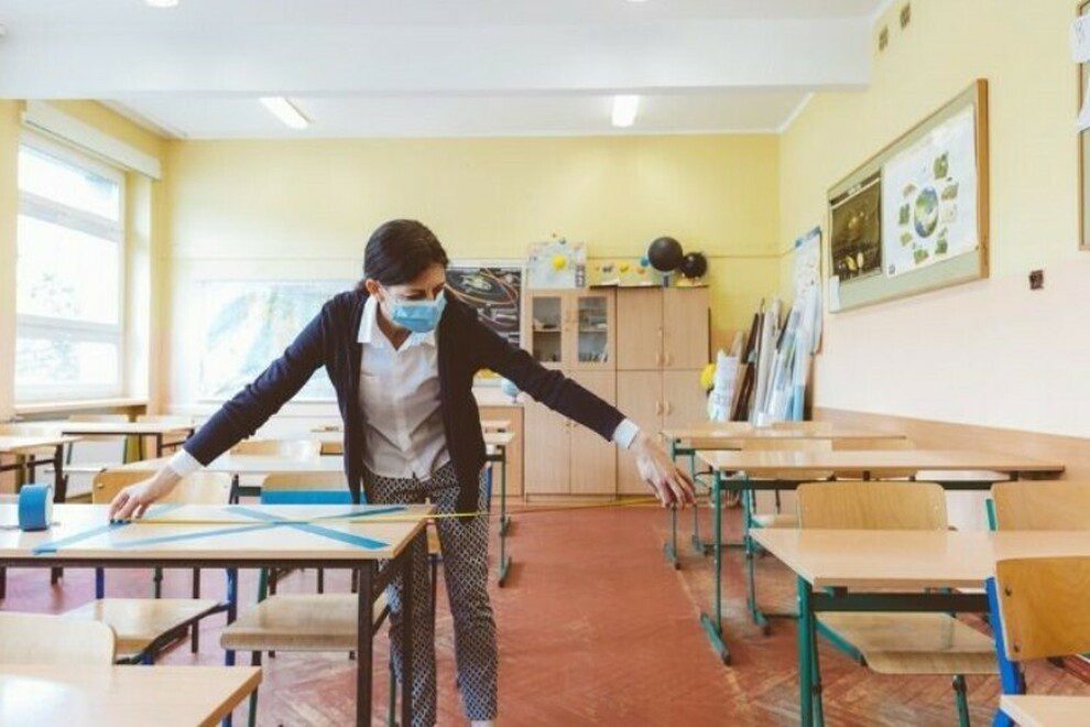Campania, elementari tornano in classe: medie chiuse fino al 23 gennaio