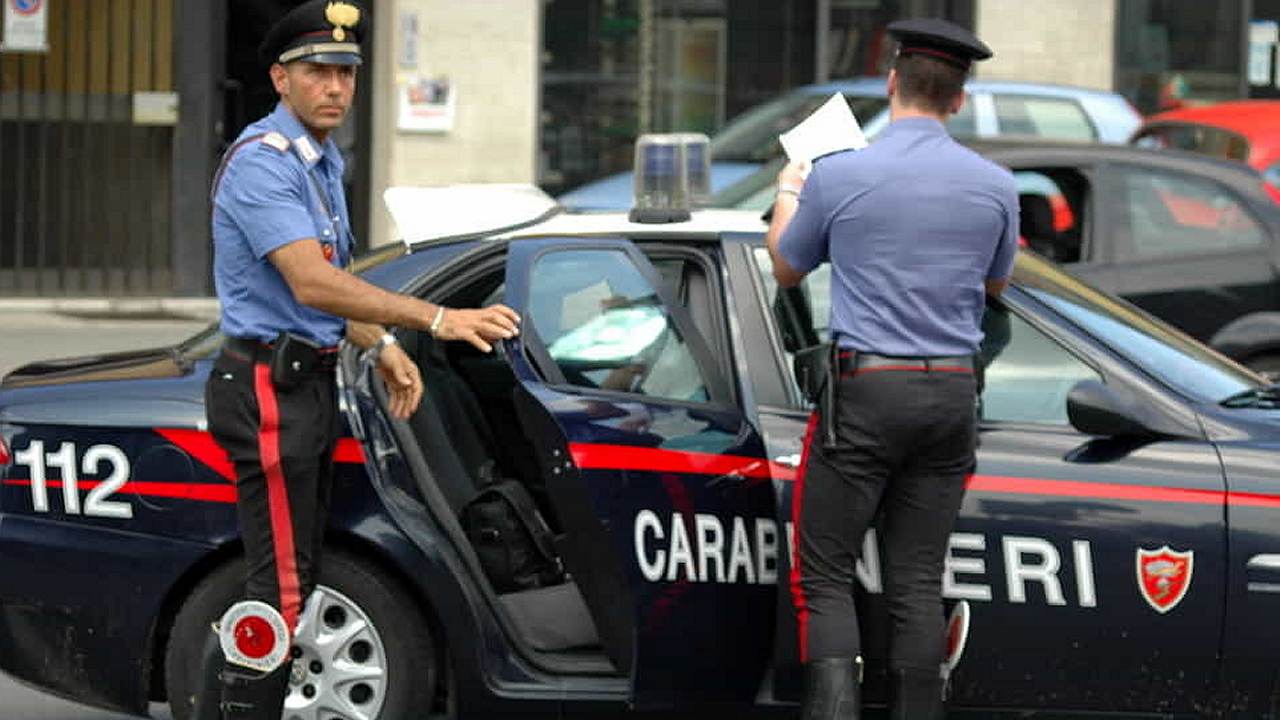 Palinuro, derubavano anziani con la scusa dei santini del Papa: arrestati truffatori