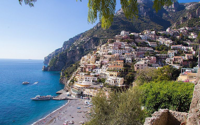 Turismo, 58% di italiani programma vacanza in autunno: Campania meta gettonata