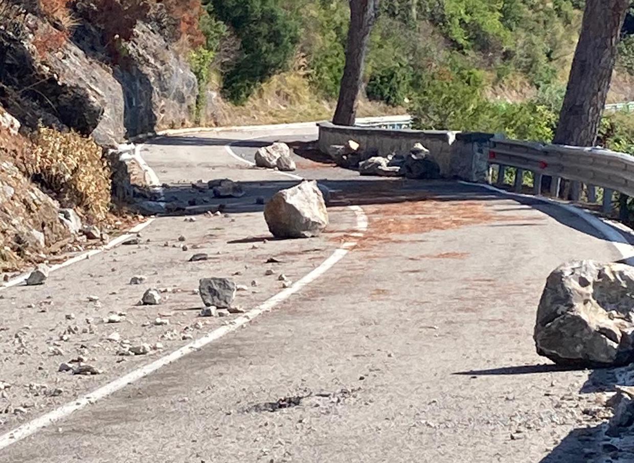 Sapri, rocciatori a lavoro per disgaggio rocce pericolose